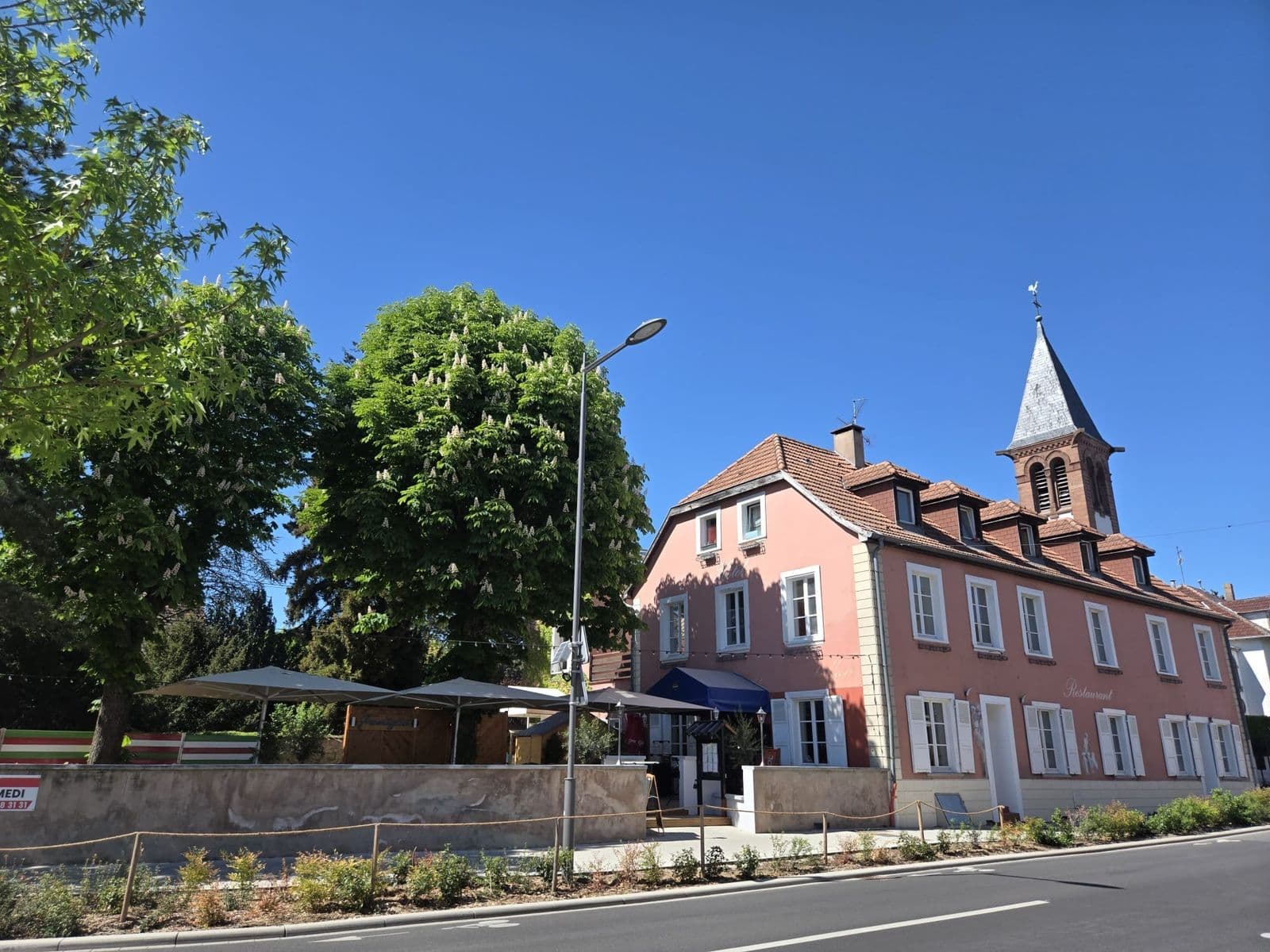 L'immeuble historique et son clocheton